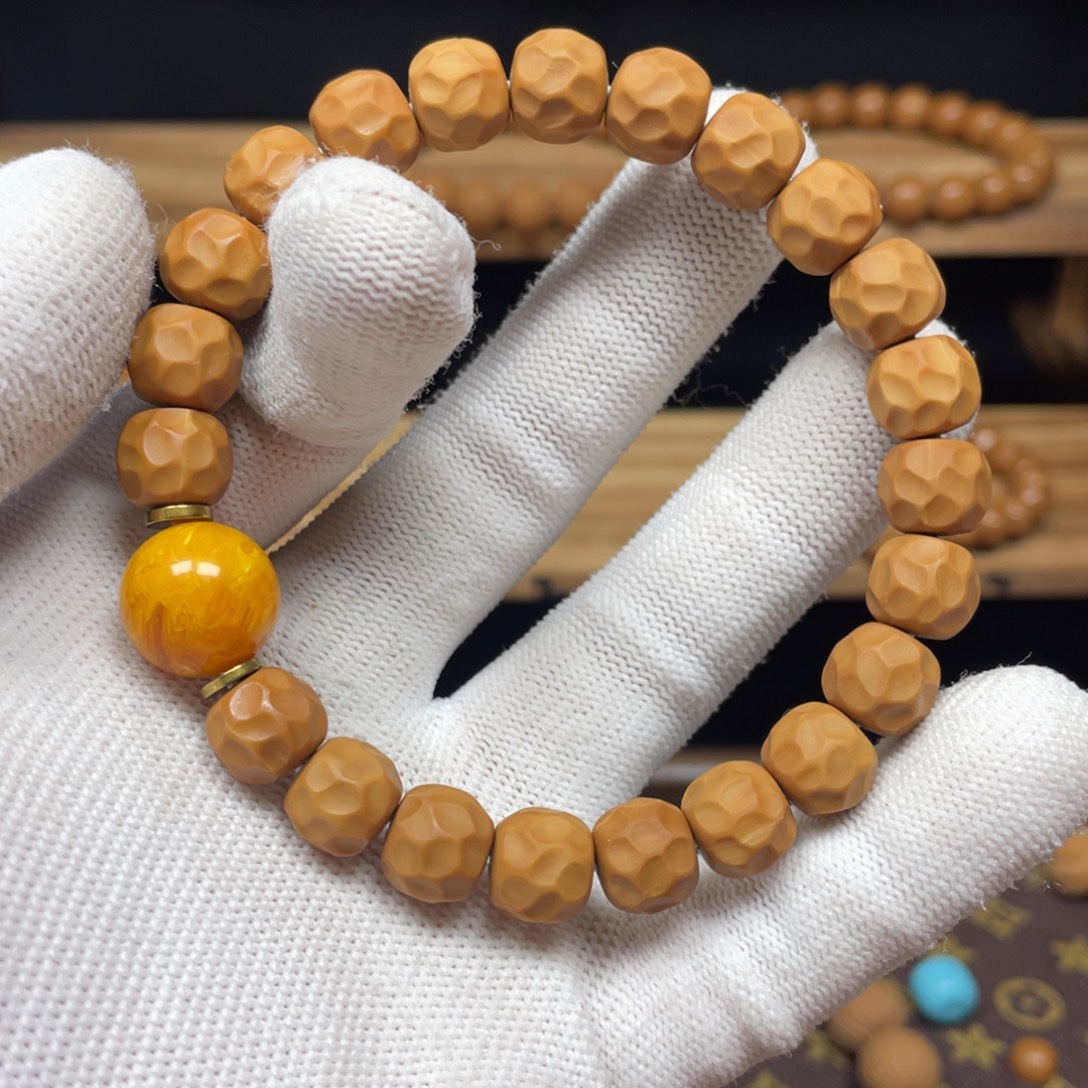 爱***。猴头核桃吊坠奶酪+蜡