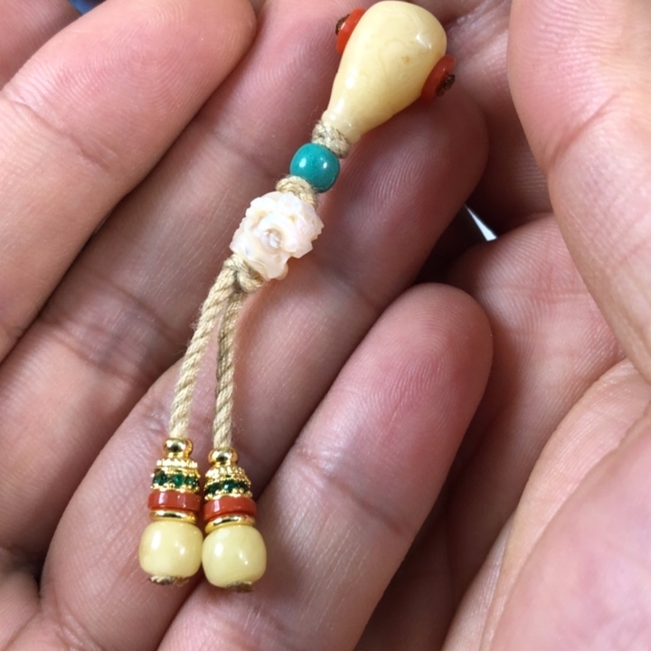 蜜蜡未镶嵌珠宝奇石