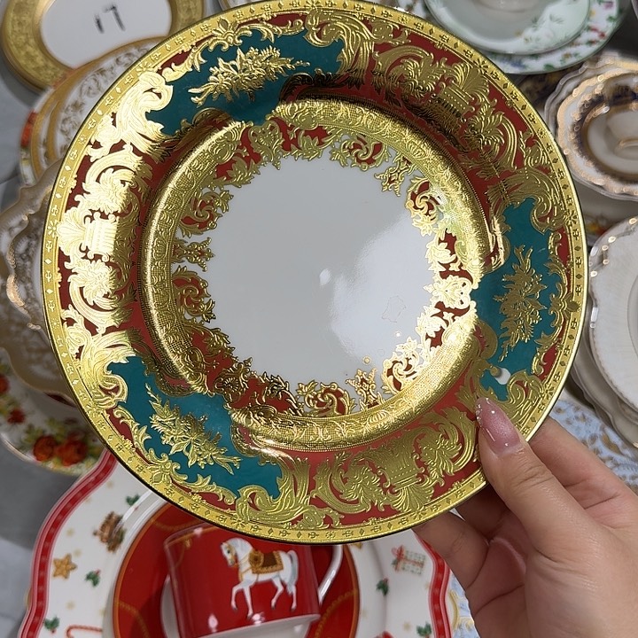 Y***q瓷8英寸红金平盘1个瑕疵缺釉