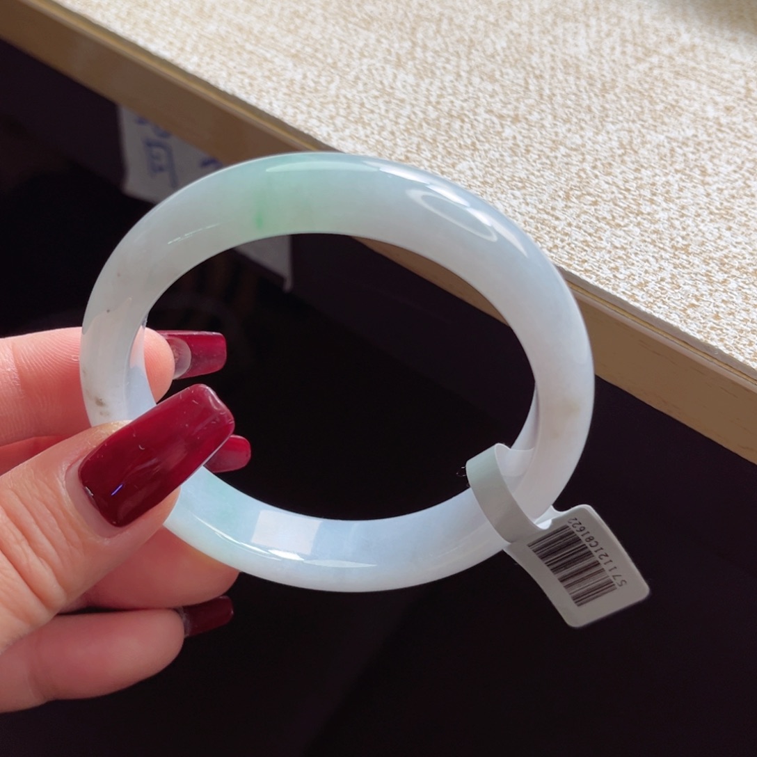 翡翠手镯未镶嵌手镯