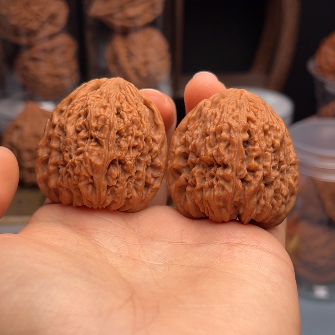 把件文玩核桃南疆石全品凹底 37-37-39 重量37.4g