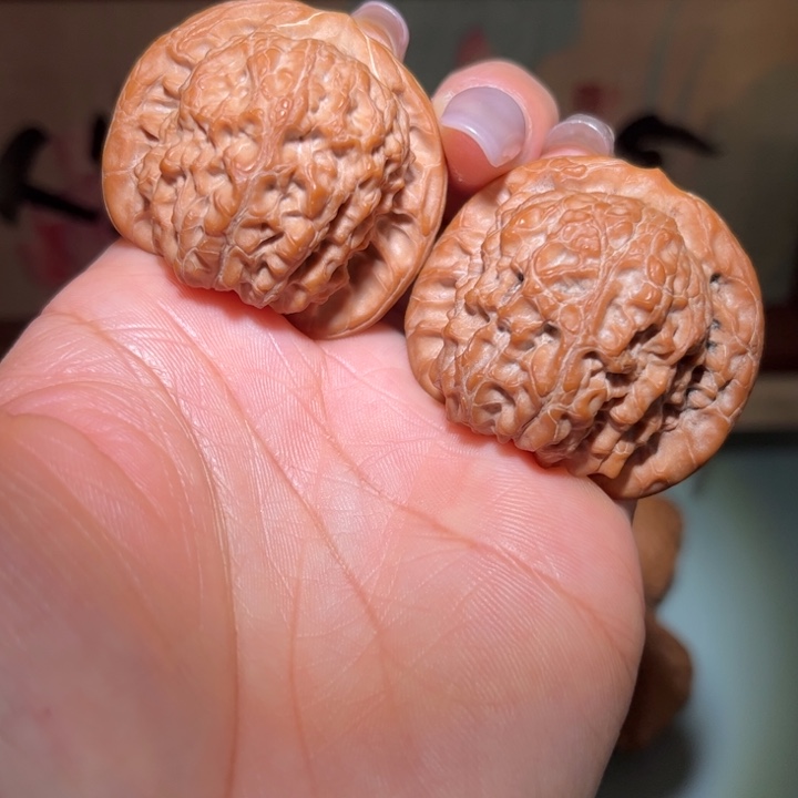 文玩核桃吊坠血麒麟
