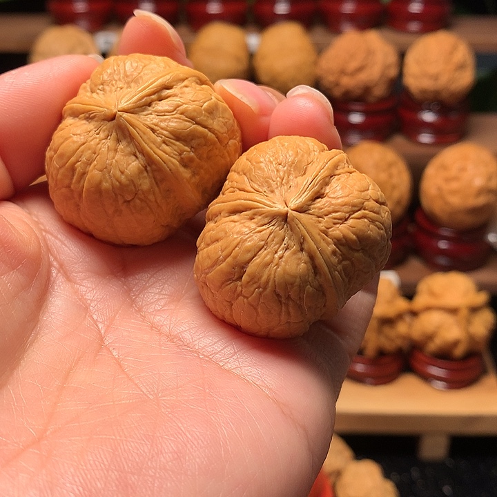 桃核吊坠黄金蜢三棱38尺寸