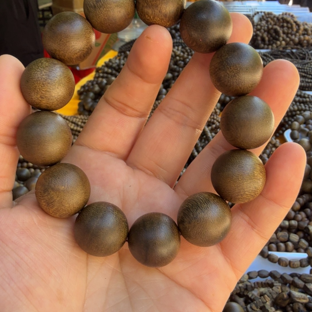 沉香碎屑沉香海南棋楠1.8大99沉➕碎屑多样性发一