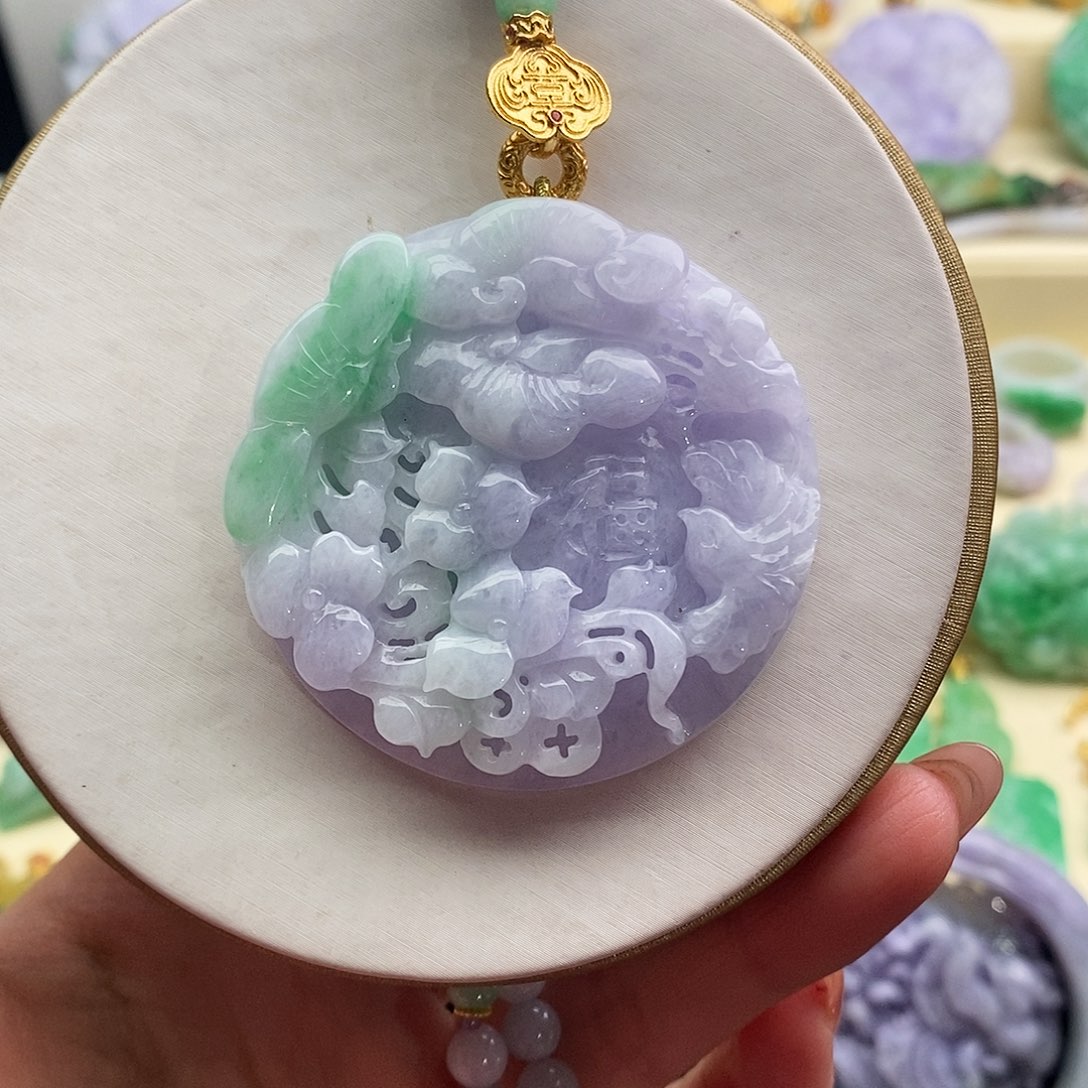 翡翠未镶嵌吊坠(赠链)