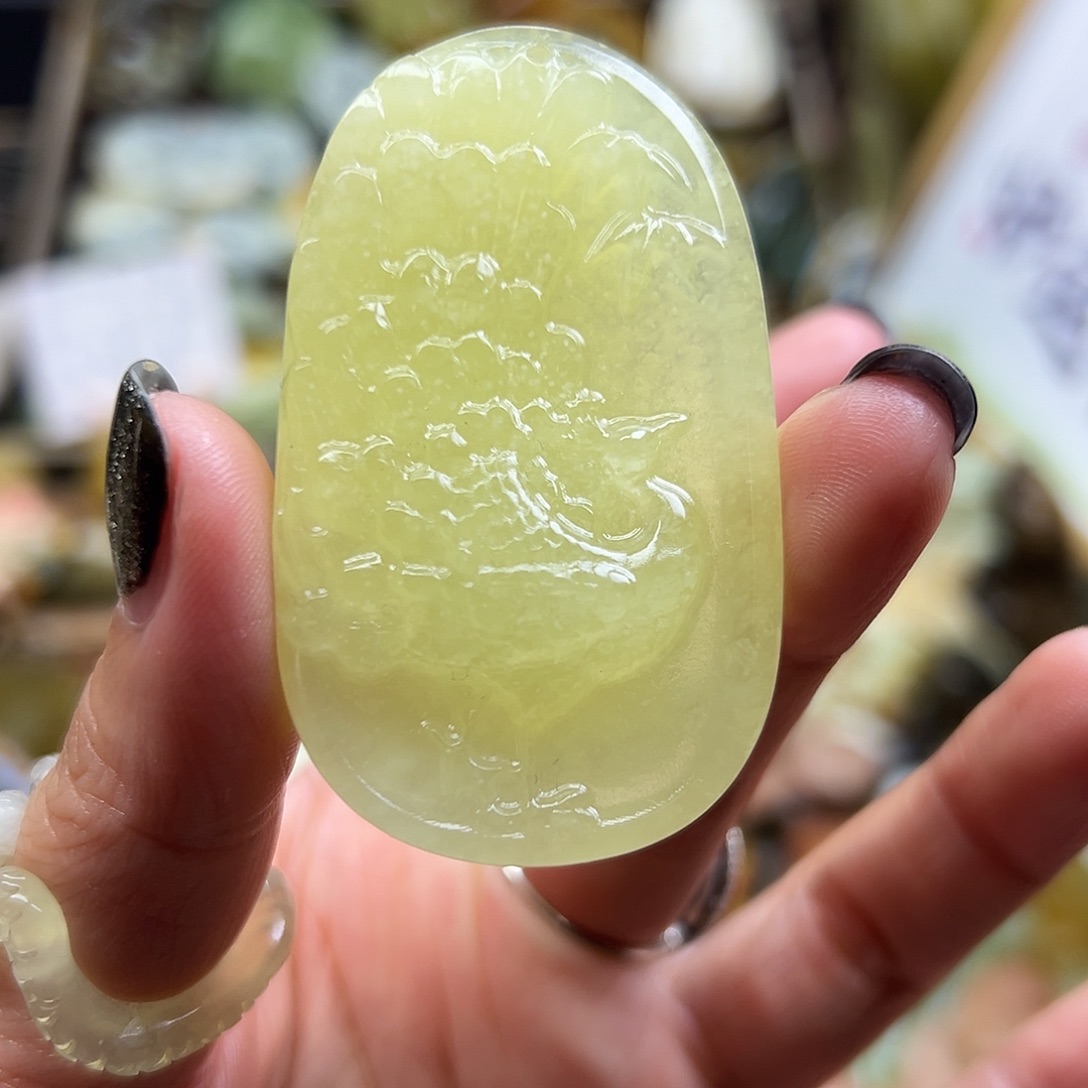 未镶嵌岫玉颈饰天青冻孔雀