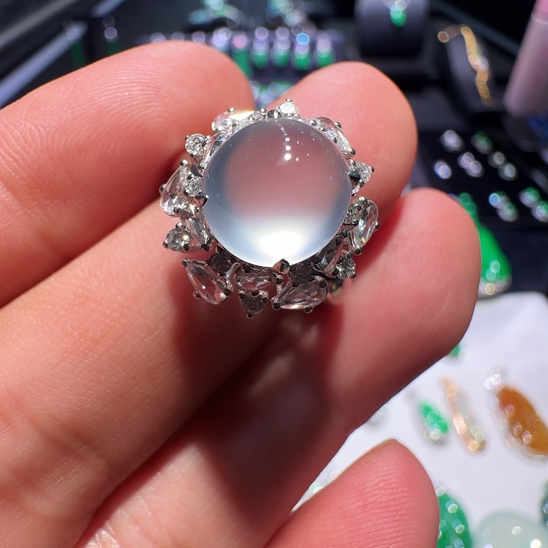 翡翠18K金镶嵌戒指