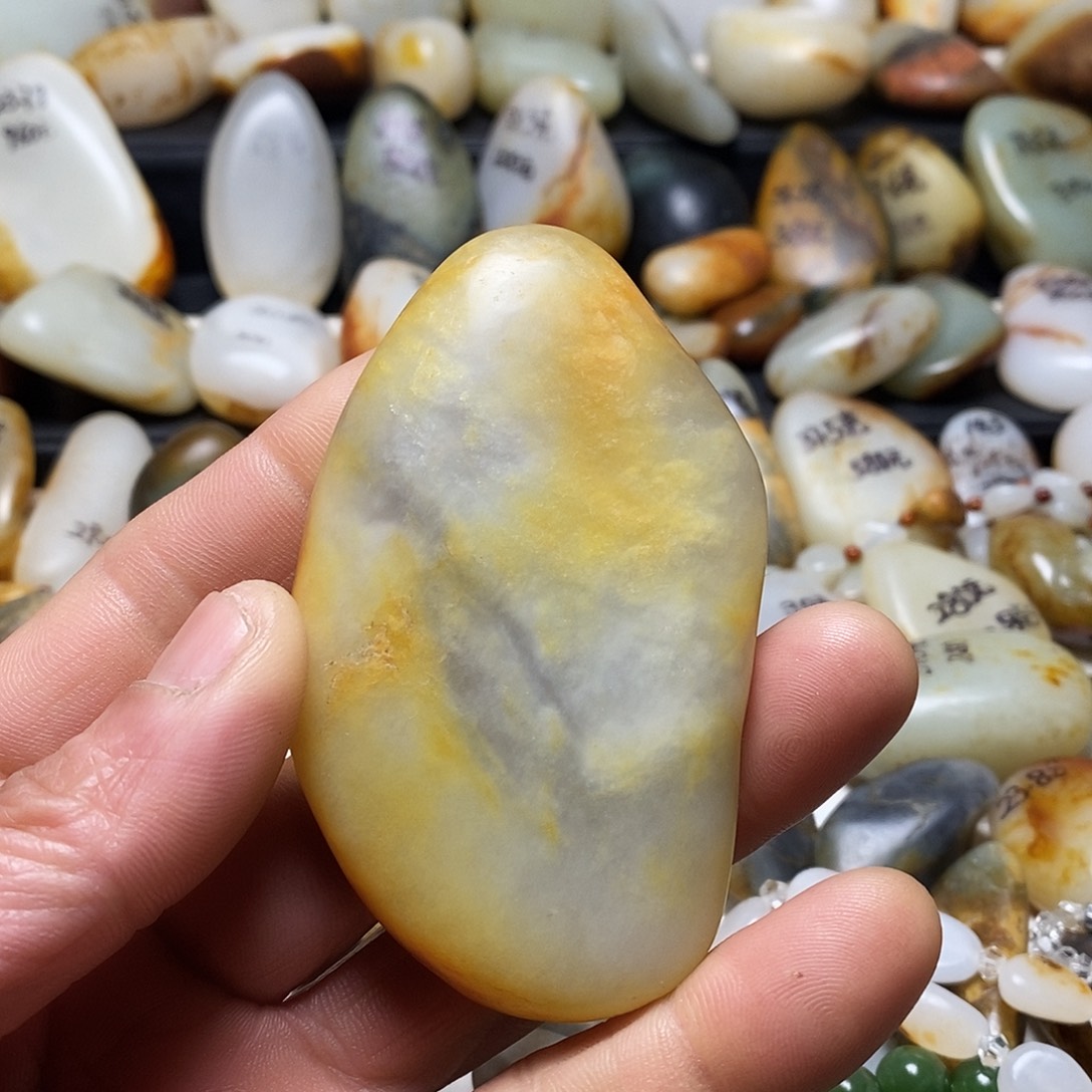 和田玉颈饰未镶嵌吊坠