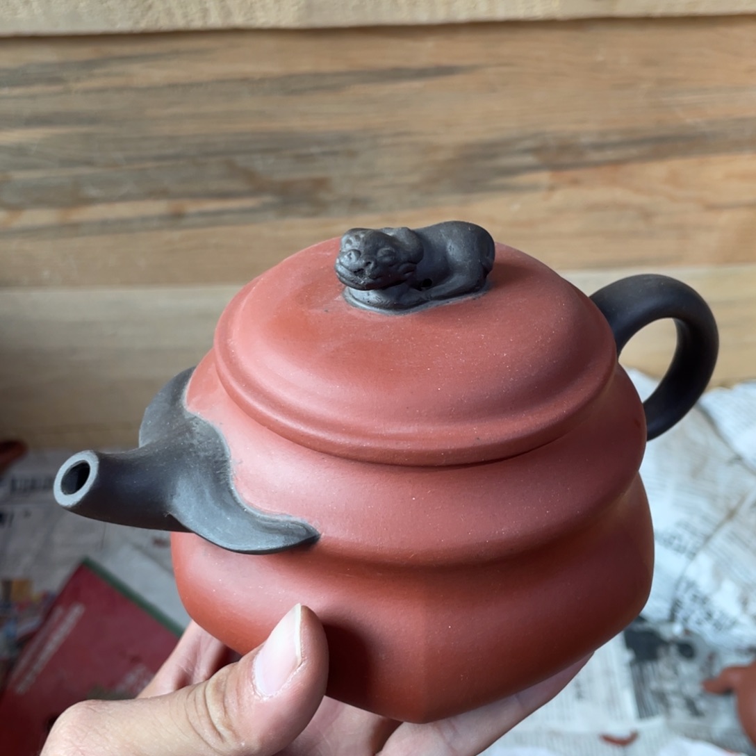 茶壶紫砂老厂紫砂壶一件。