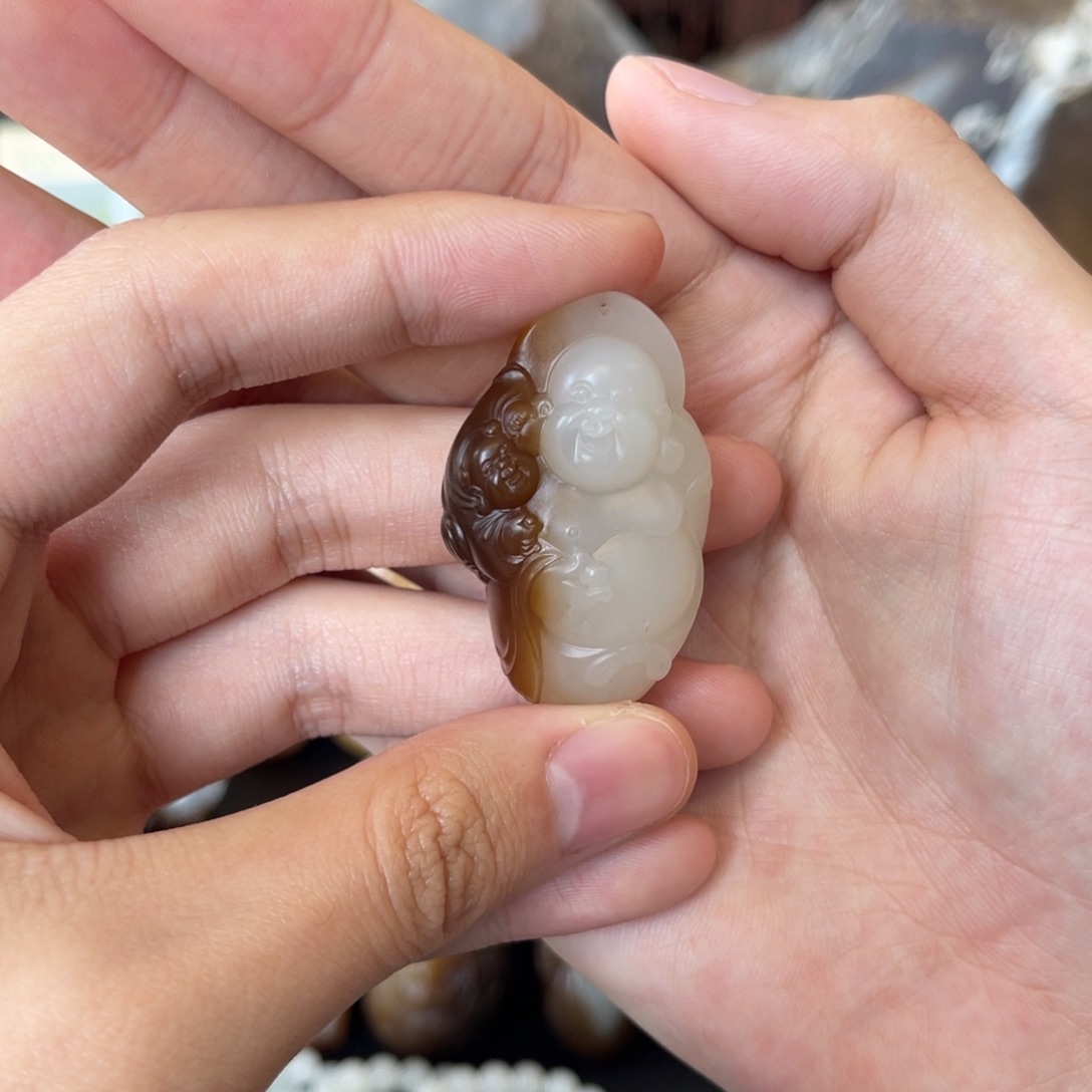 和田玉（糖玉）未镶嵌挂件金山糖白佛公