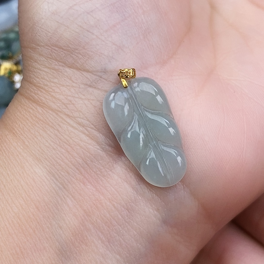 翡翠颈饰18K金镶嵌叶子