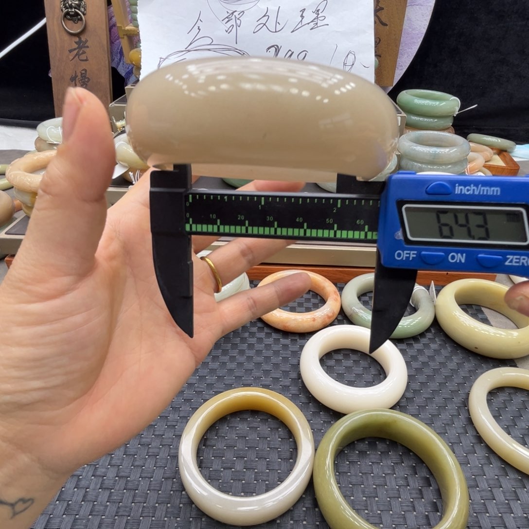 石英质玉未镶嵌手镯