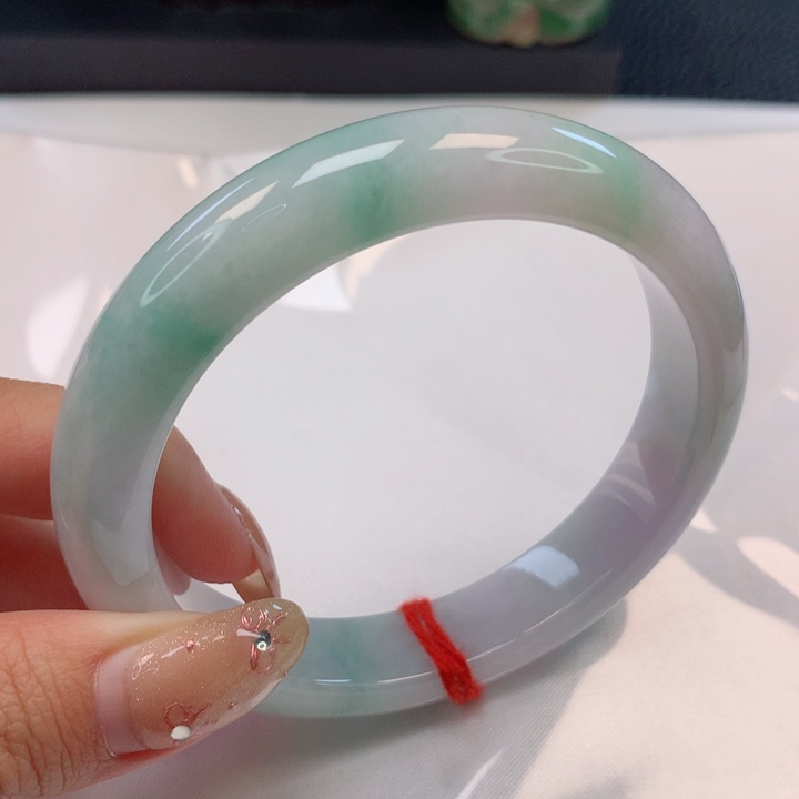 翡翠手镯未镶嵌60圈