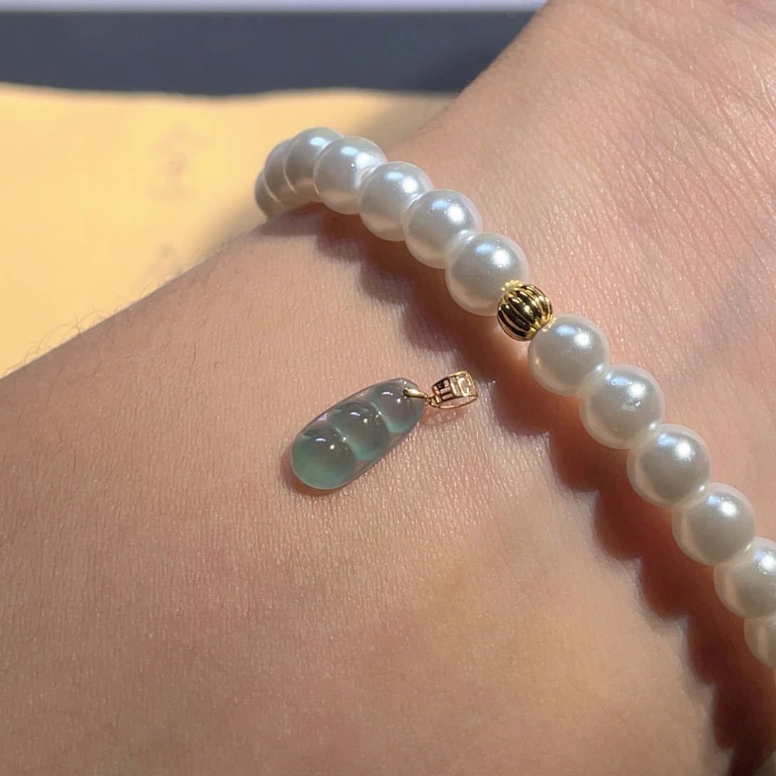 翡翠18K金镶嵌颈饰