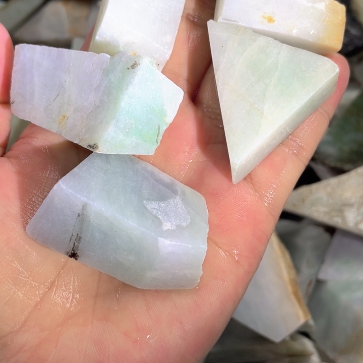 翡翠吊坠(不含链)未镶嵌天然翡翠边角料