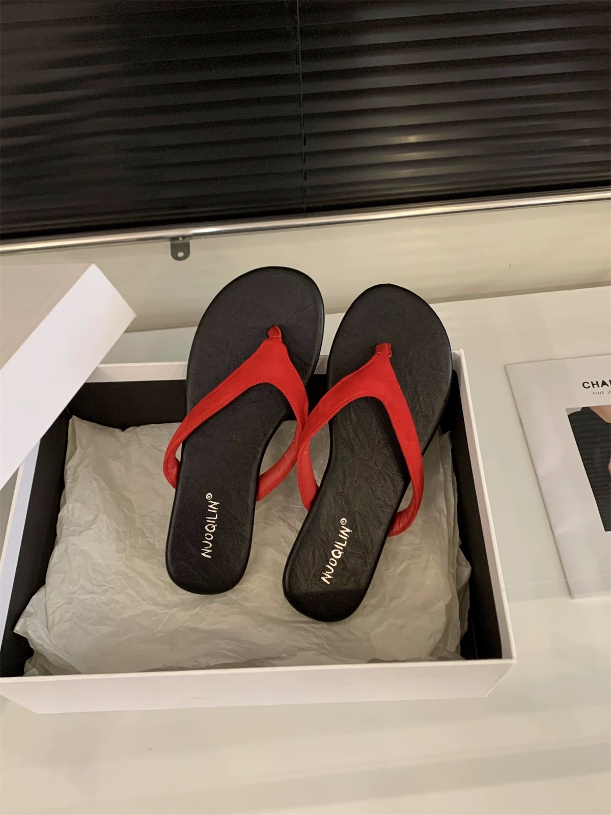 米娜家舒适夏季沙滩黑色软底简约人字拖