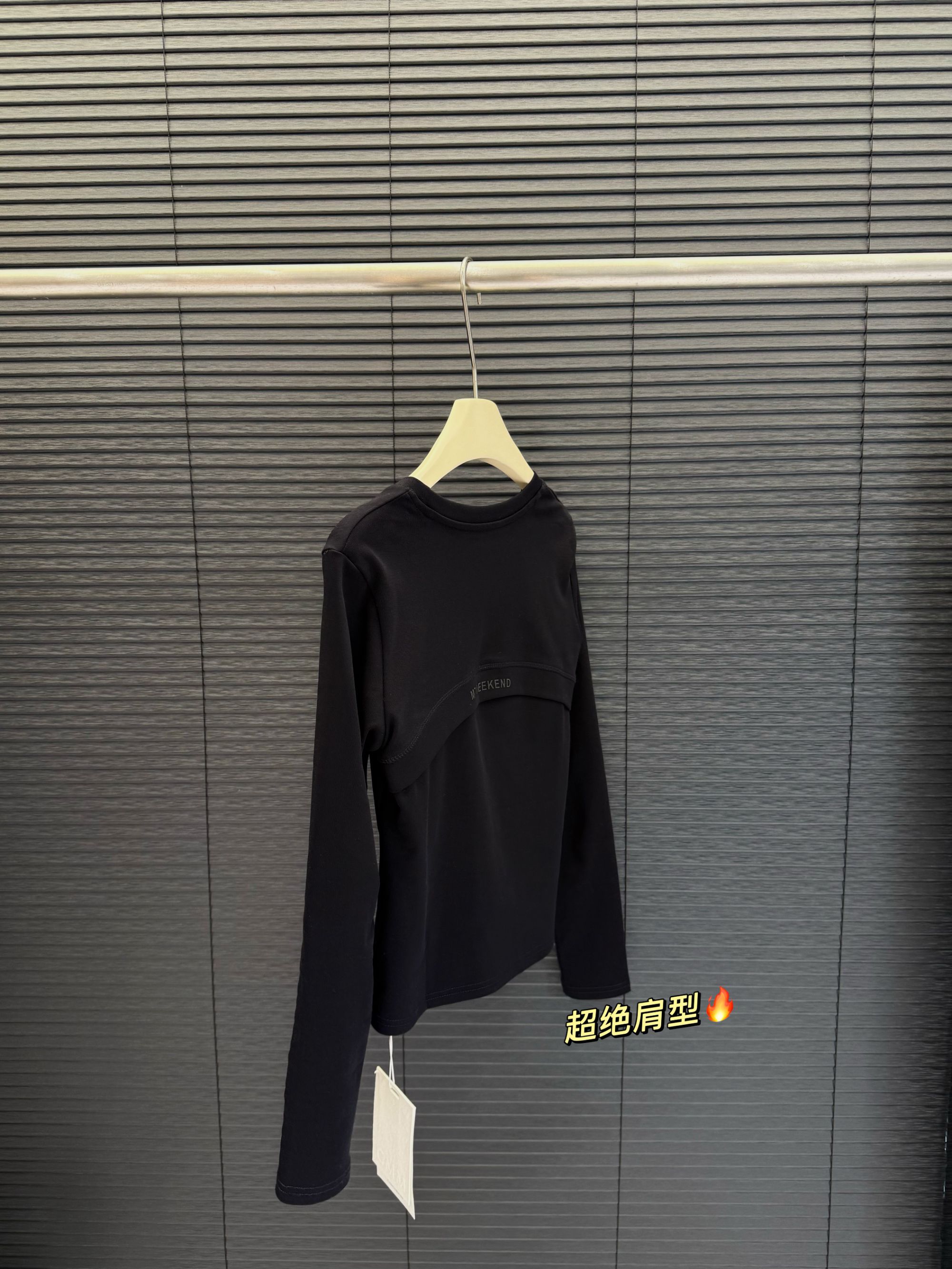 仓美美女装-《女生法拉利》正肩侧弧线设计打底T恤（卡码推荐拍大！）