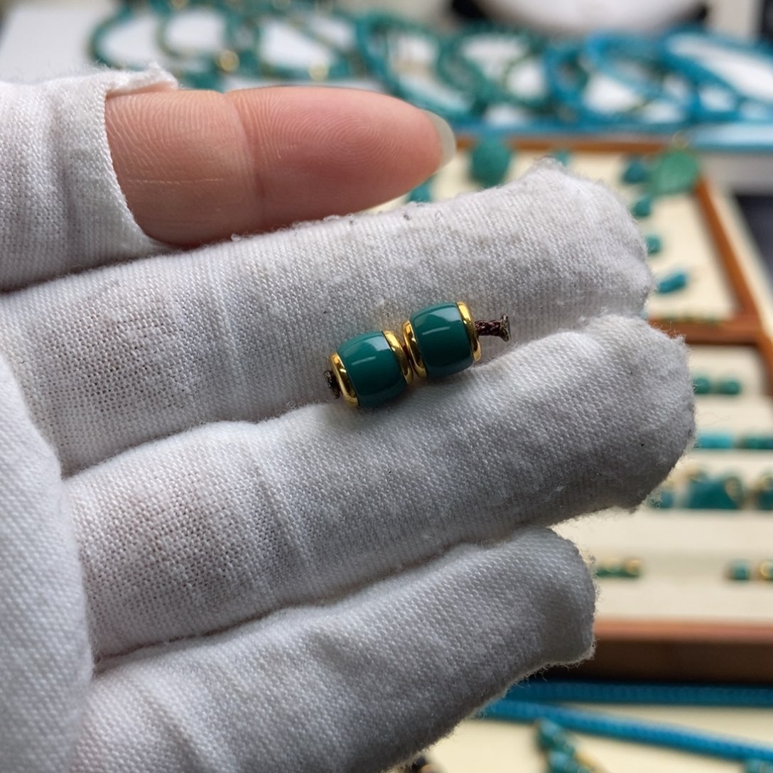 绿松石配饰未镶嵌