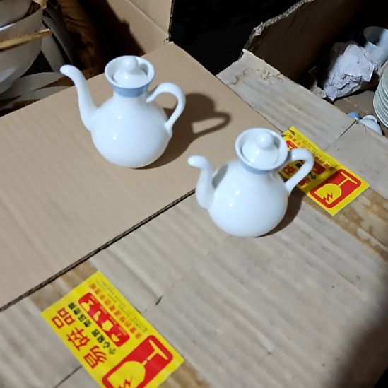 绿泥盘子碗茶壶啥都有