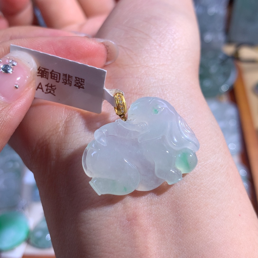 翡翠颈饰18K金镶嵌象