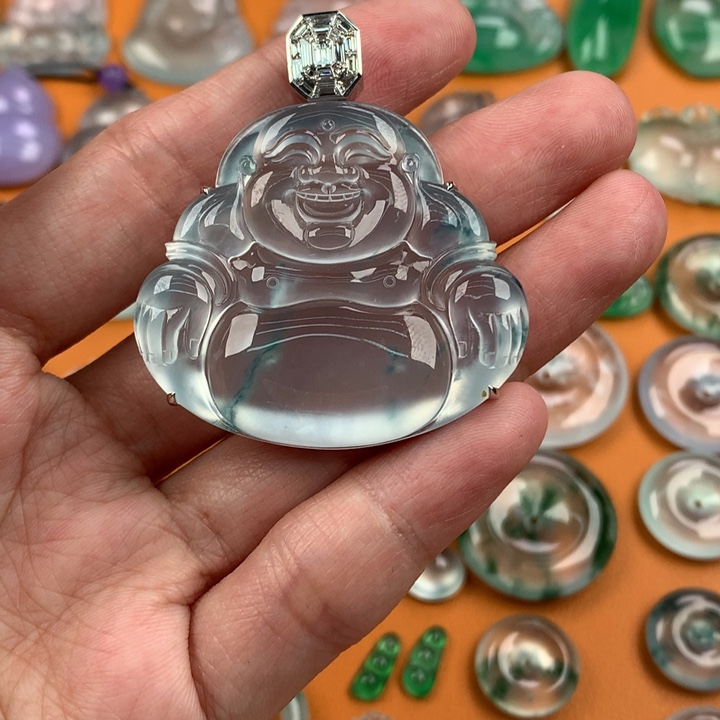 翡翠挂件未镶嵌…..