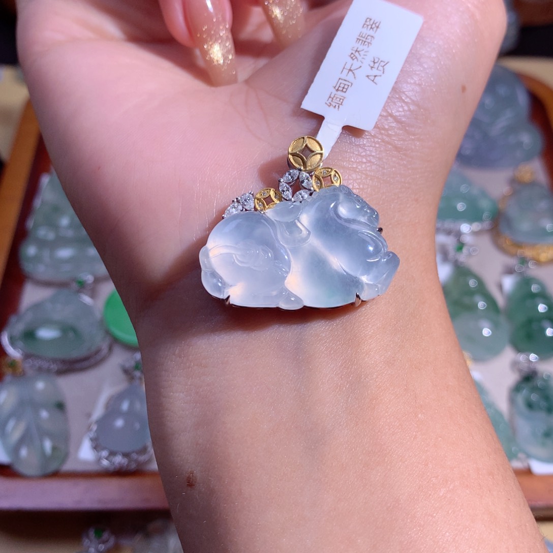 翡翠吊坠(不含链)18K金镶嵌