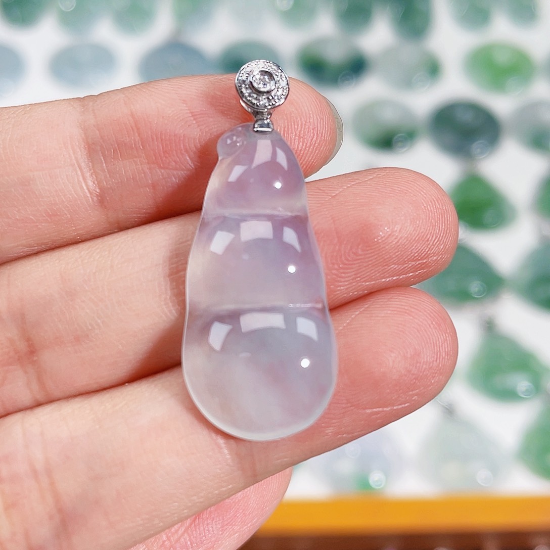 颈饰18K金镶嵌翡翠吊坠