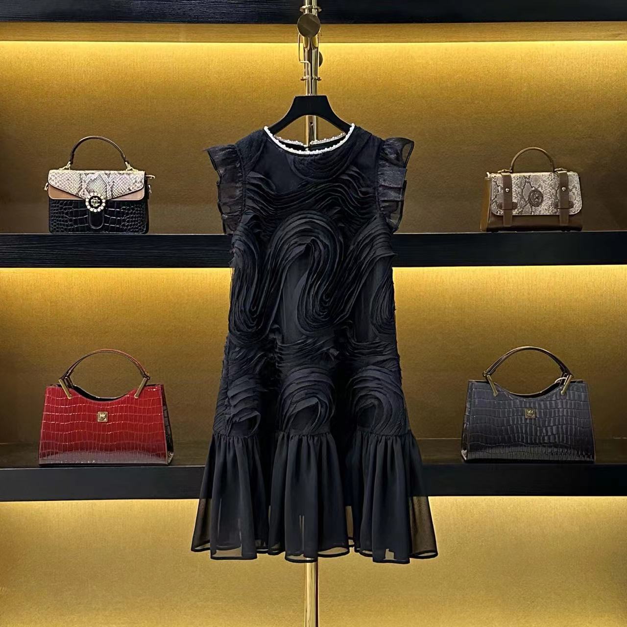 显瘦小众气质设计师款法式赫本风轻奢黑色时尚连衣裙