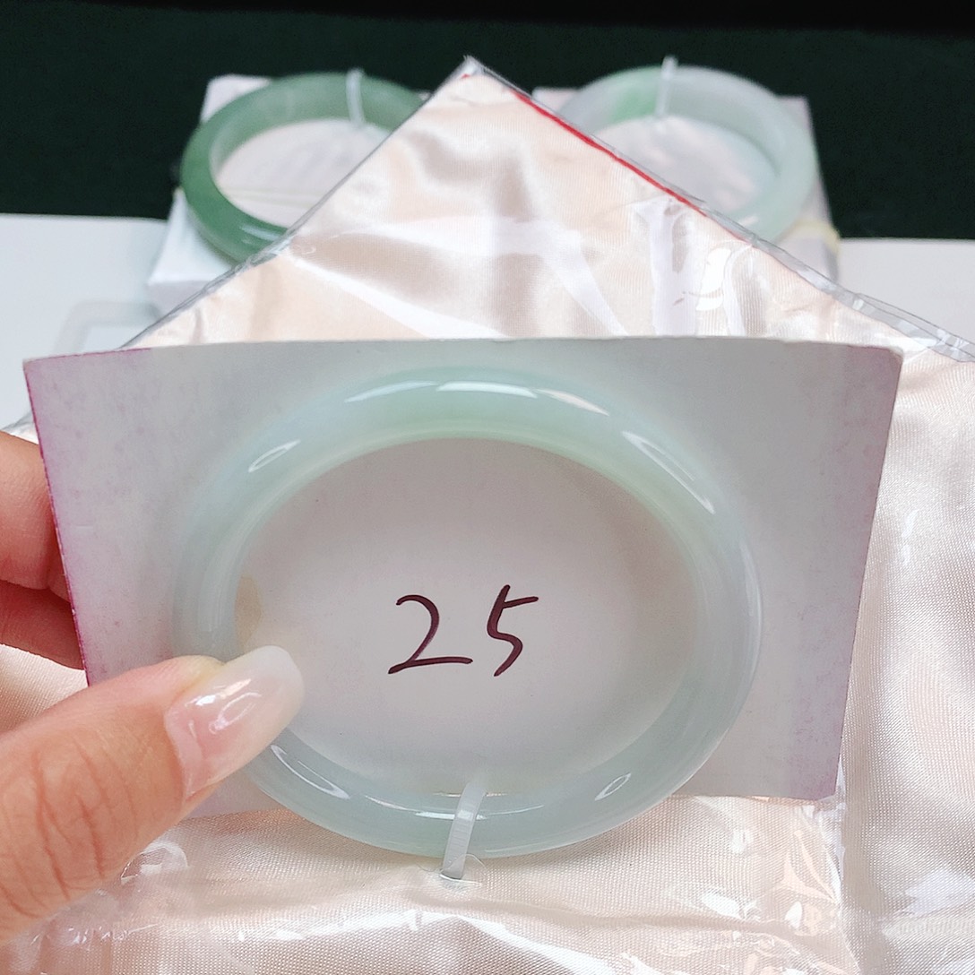 翡翠未镶嵌手镯 圆条52+