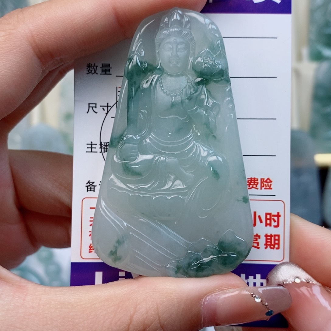 翡翠未镶嵌颈饰是**吖虚空天然缅甸翡翠