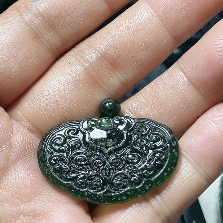 塔***t蛇纹石玉未镶嵌颈饰