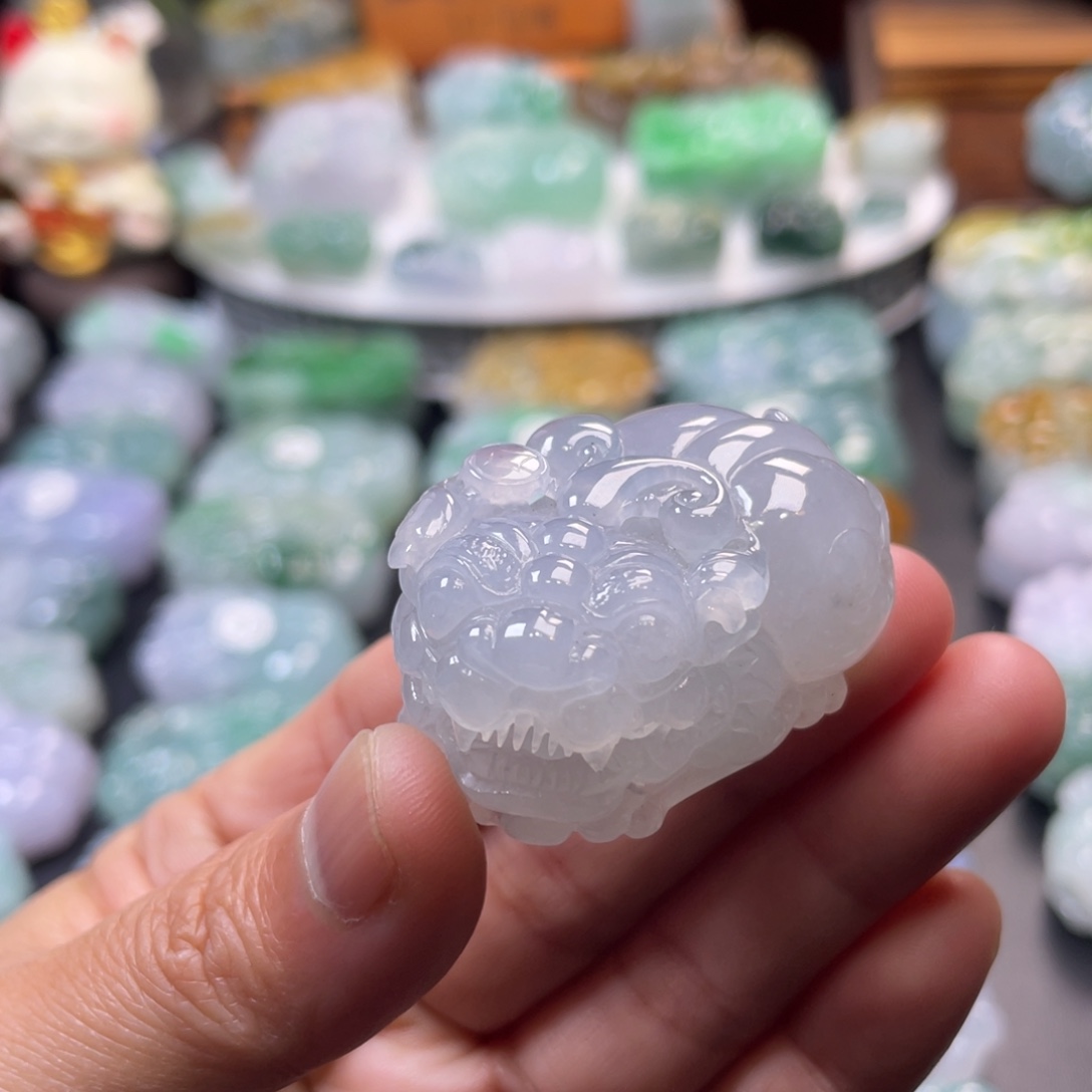 翡翠未镶嵌颈饰貔貅