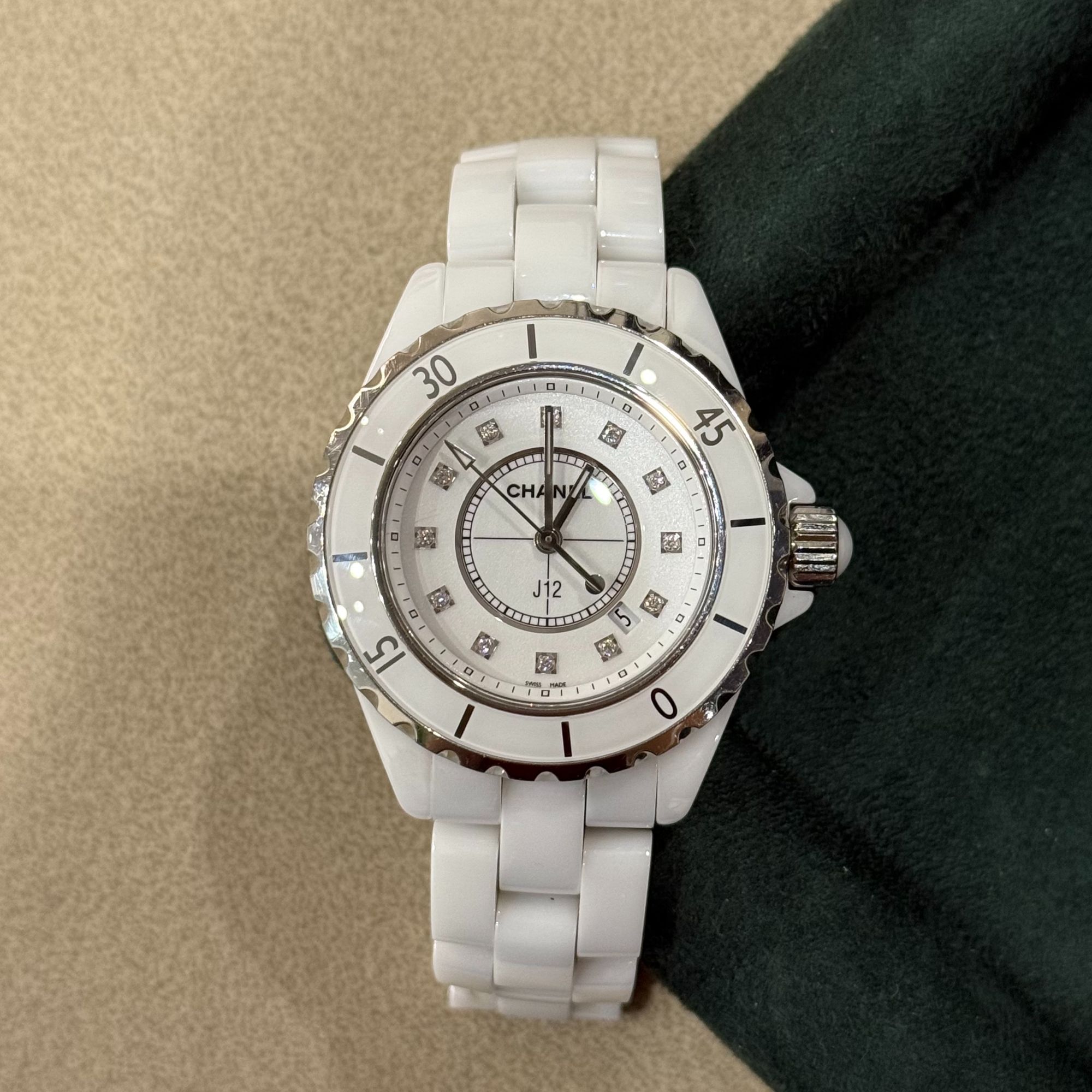 95新 Chanel/香奈儿 J12/33mm/石英/女表/钻石刻度/原镶钻