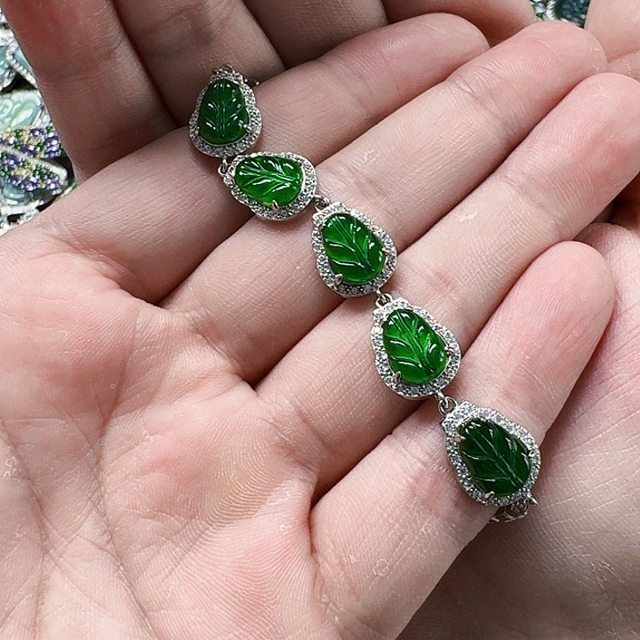 翡翠颈饰未镶嵌天然A货翡翠放漏