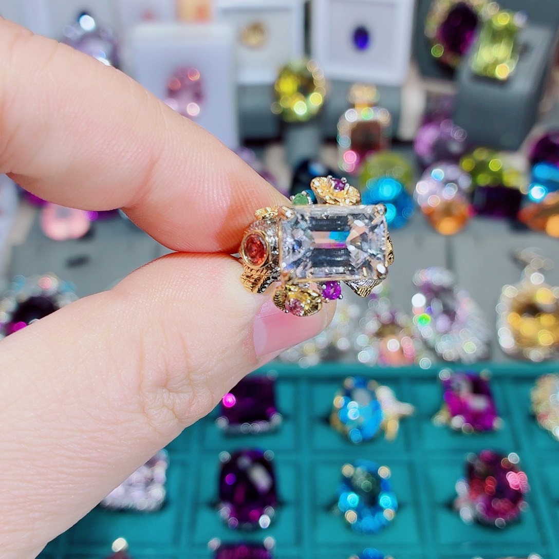 银S925镶嵌绿柱石戒指