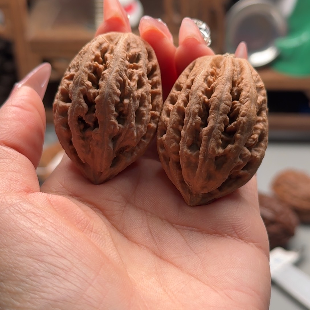 文玩核桃把件小*哥关东木子楸百核46花皮