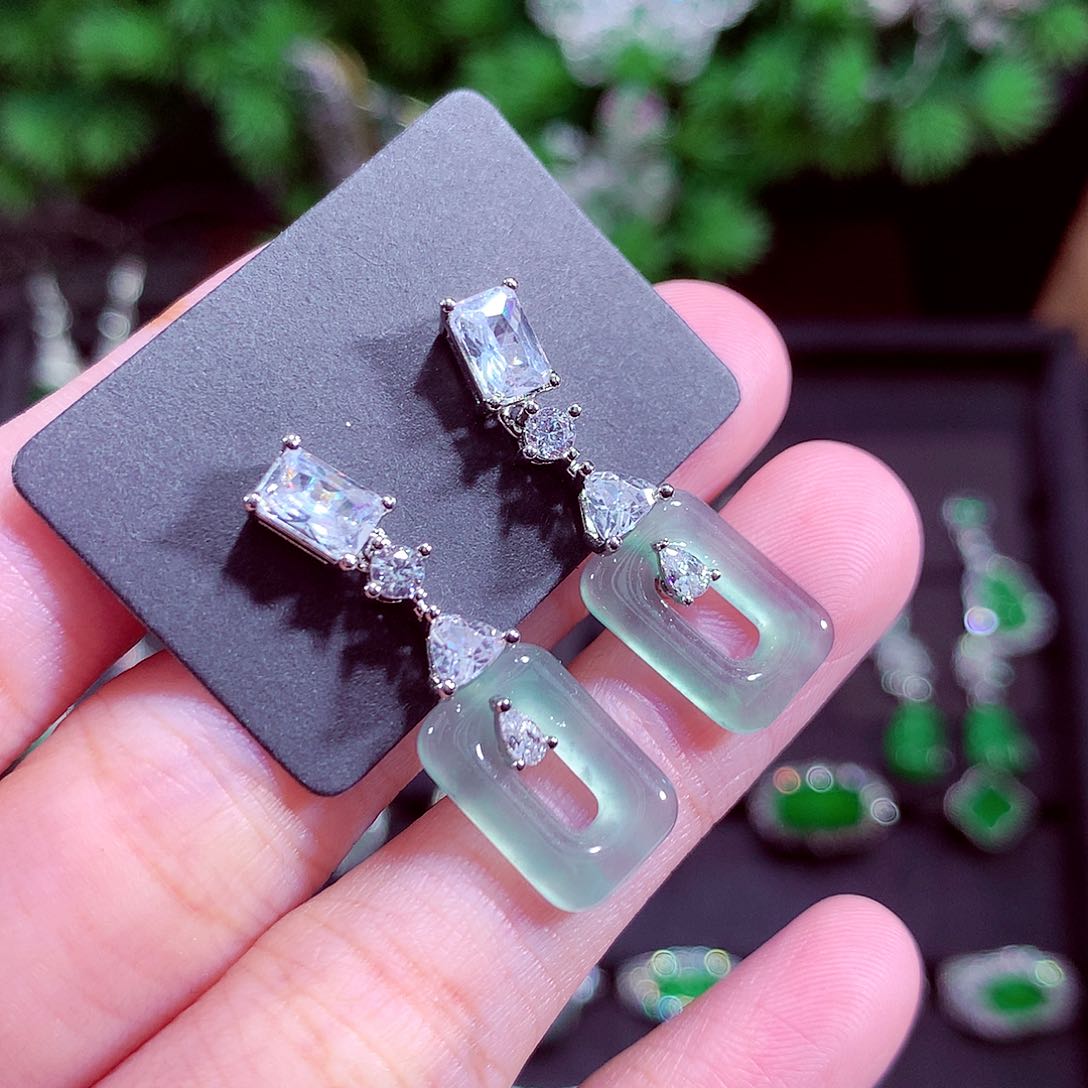 颈饰未镶嵌翡翠天然