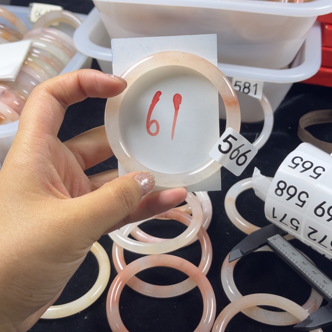 石英质玉手镯未镶嵌