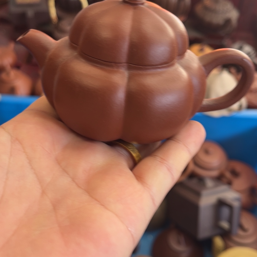 D****紫砂茶壶…………………………瑕疵