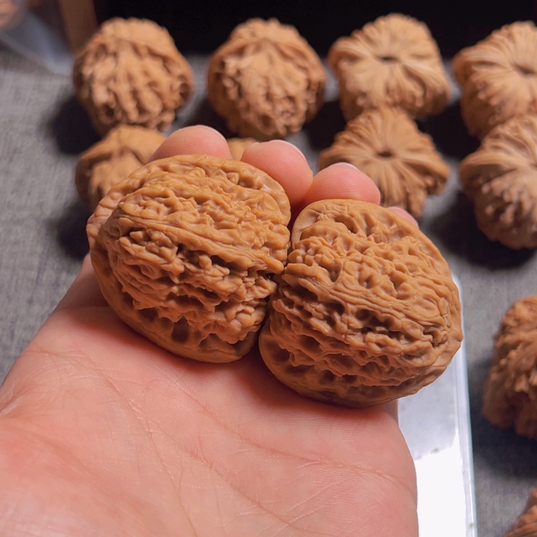 文玩核桃把件纯**士41三角