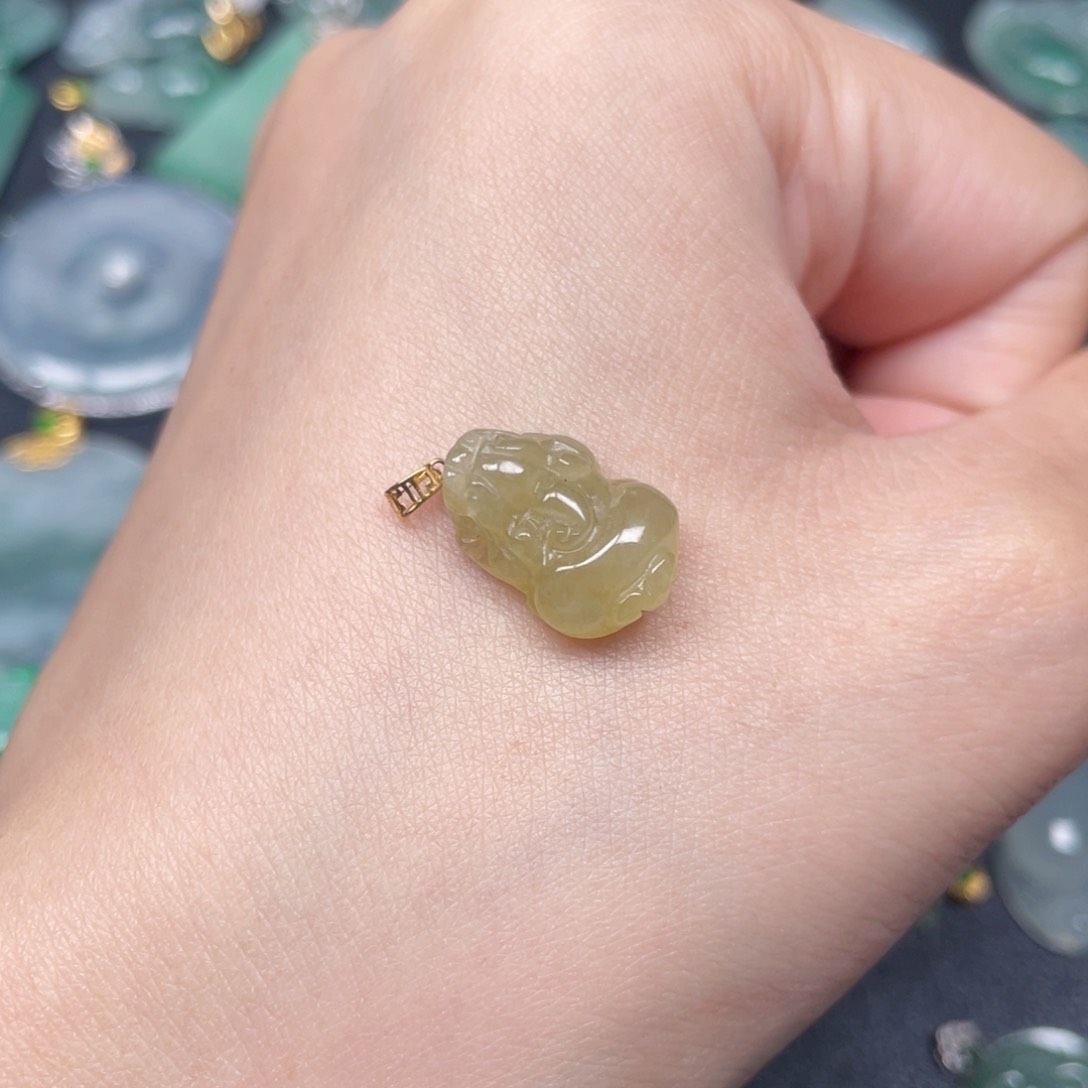 翡翠颈饰18K金镶嵌翡翠