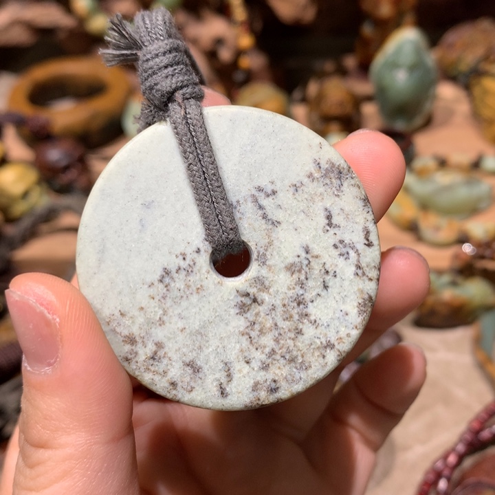 未镶嵌岫岩河磨玉（透闪石质玉）挂件闛*一