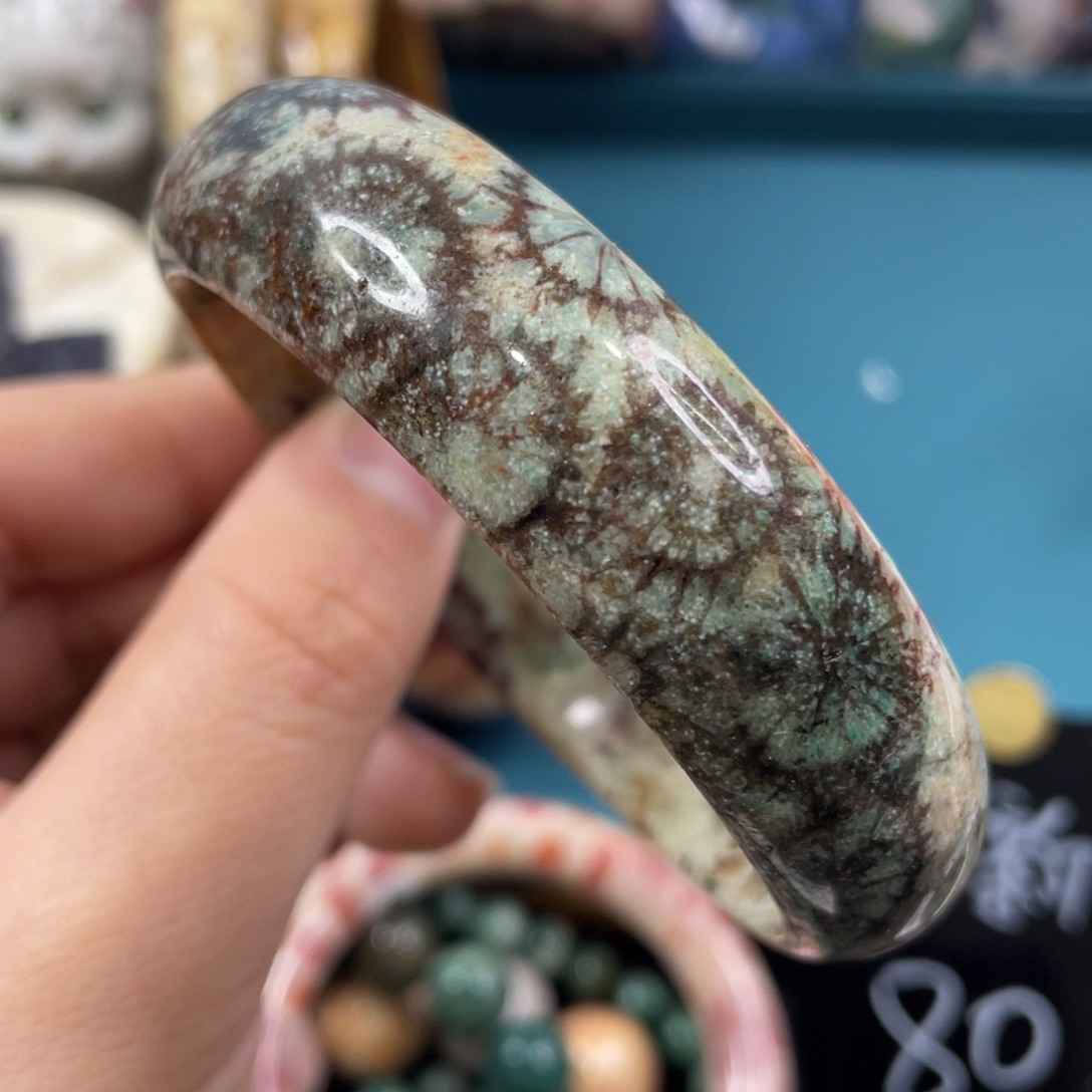 未镶嵌手镯硅化玉