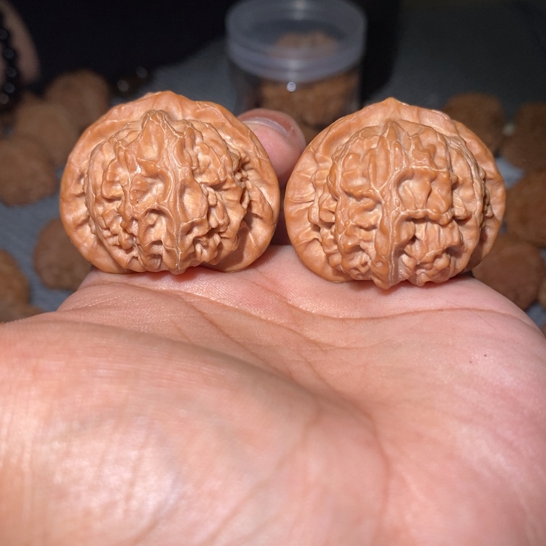 N***i吊坠桃核40尺宫灯