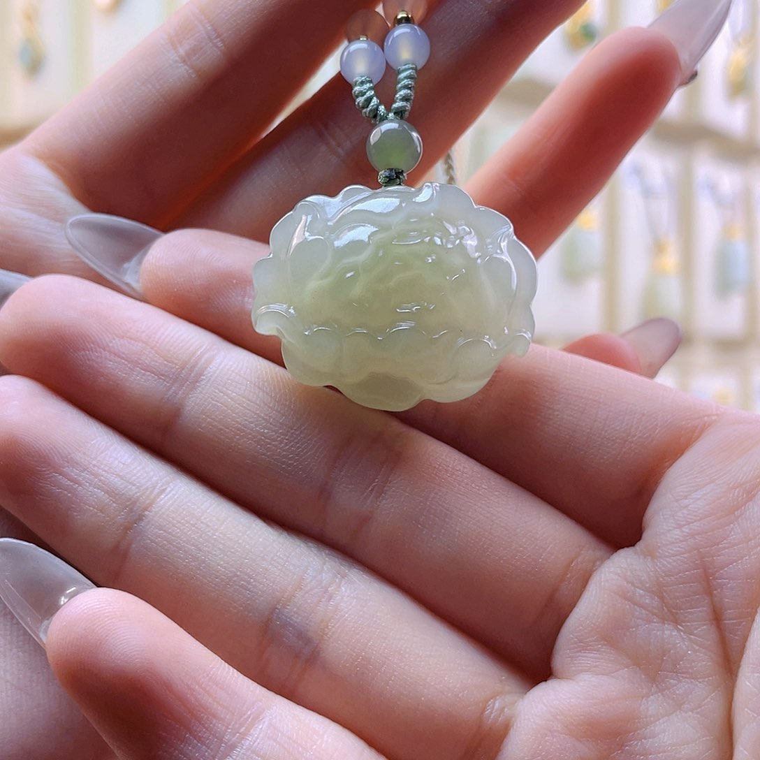 和田玉吊坠(赠链)未镶嵌万*?