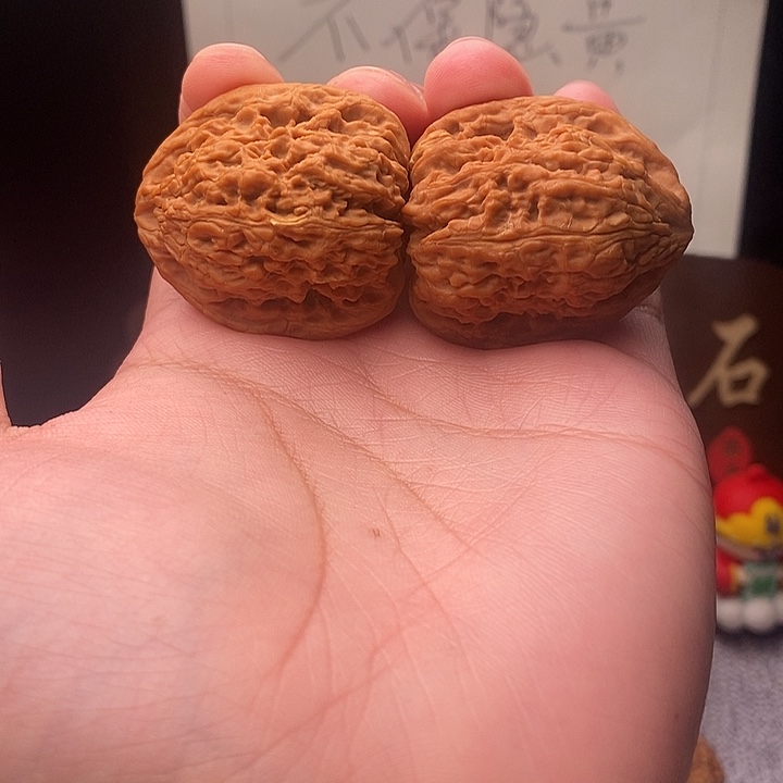 文玩核桃吊坠南疆石有黄