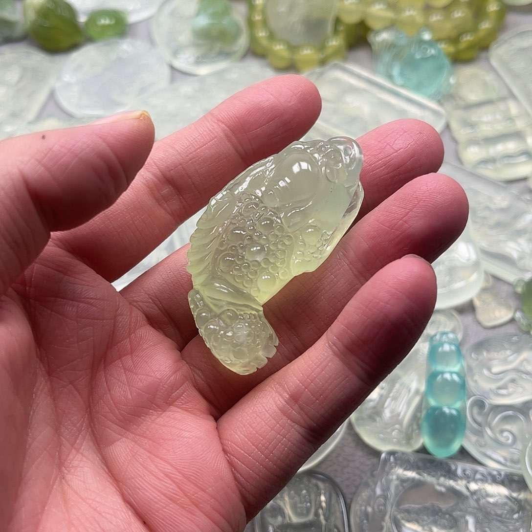 蛇纹石玉颈饰未镶嵌