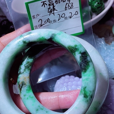 辣***翠翡翠未镶嵌颈饰缅甸