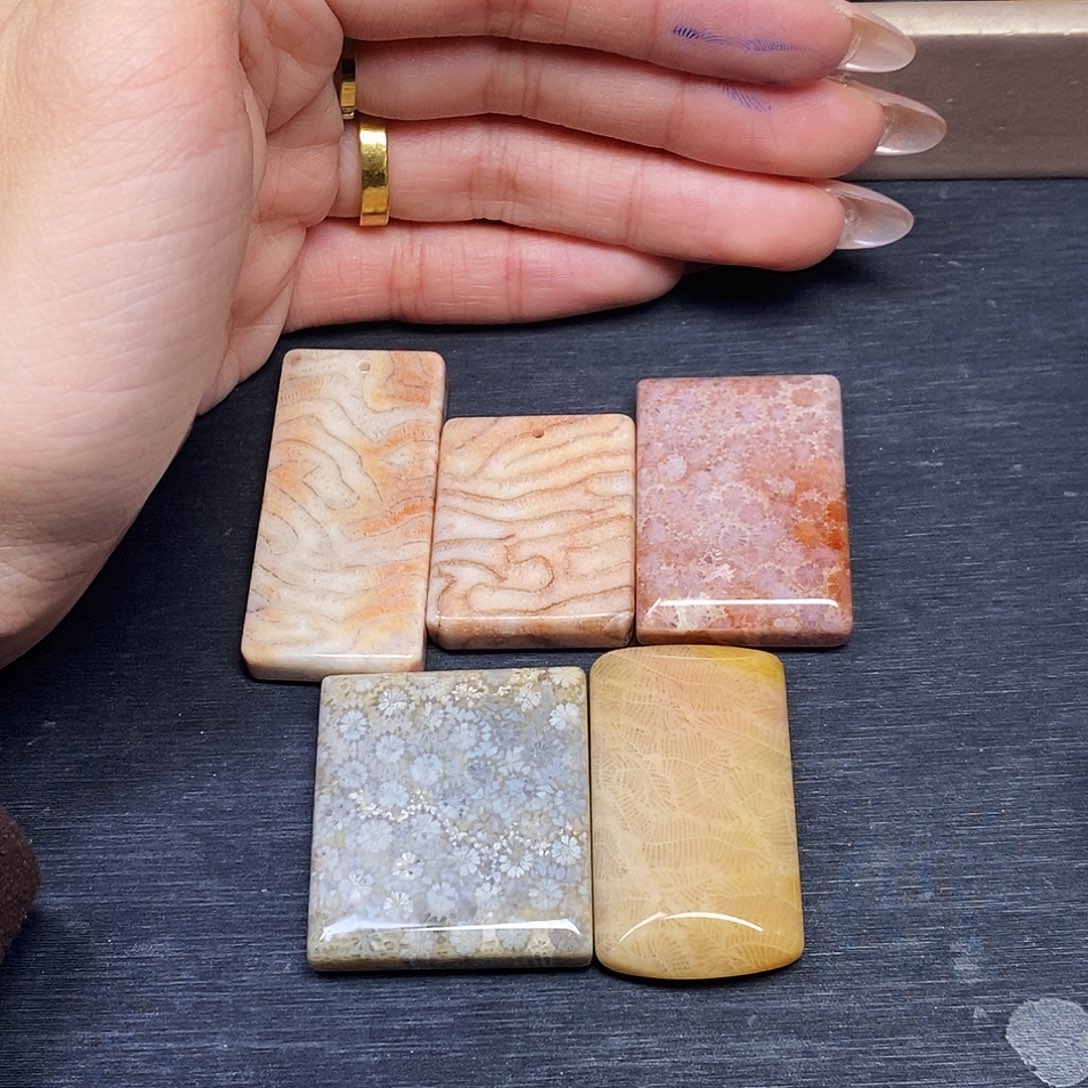 悠***人硅化玉合金颈饰吊坠