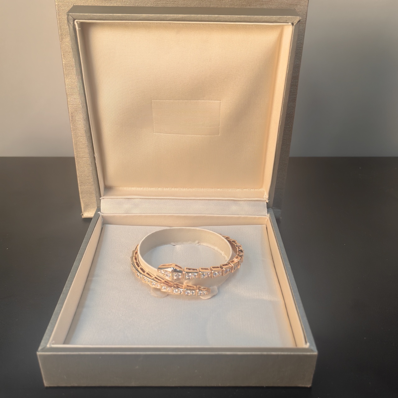  时尚轻奢手镯QQJZ~5001